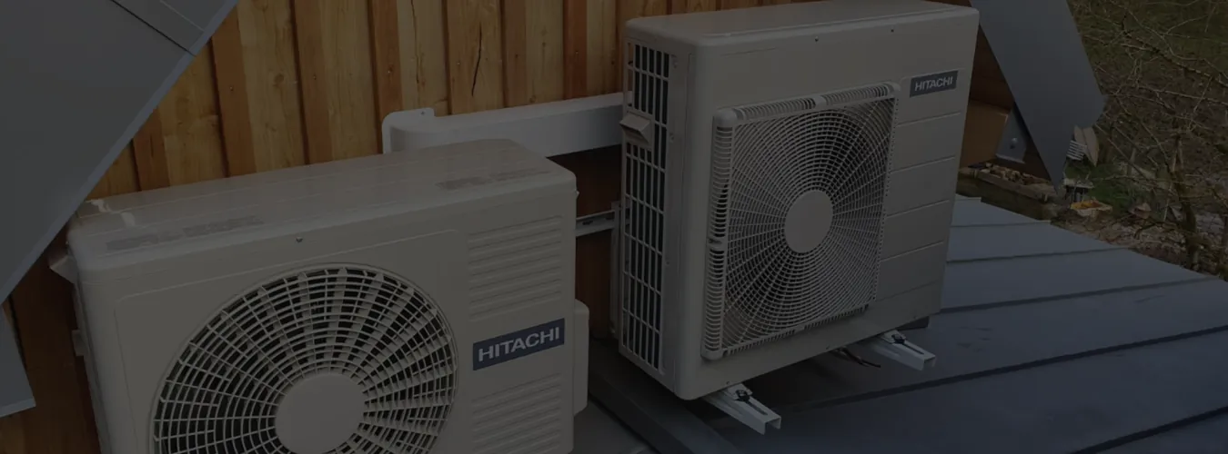 Pompes à chaleur extérieures installées sur une toiture par Chauffage Franceschi à Ornans